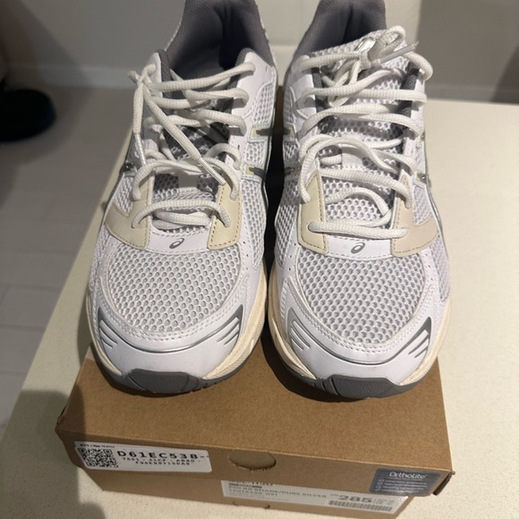 ASICS - Picture 2 of 4